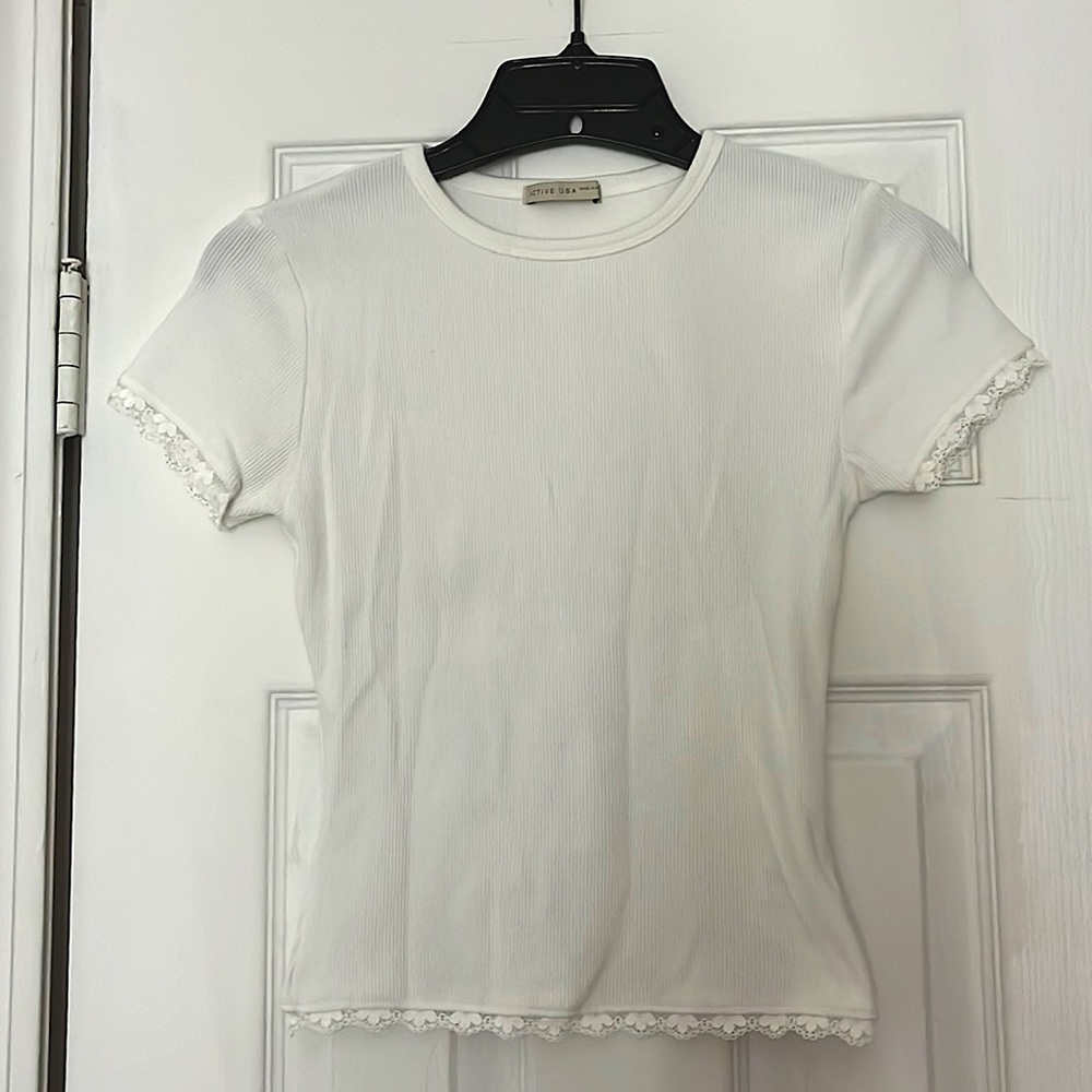 white crop top short sleeve with lace